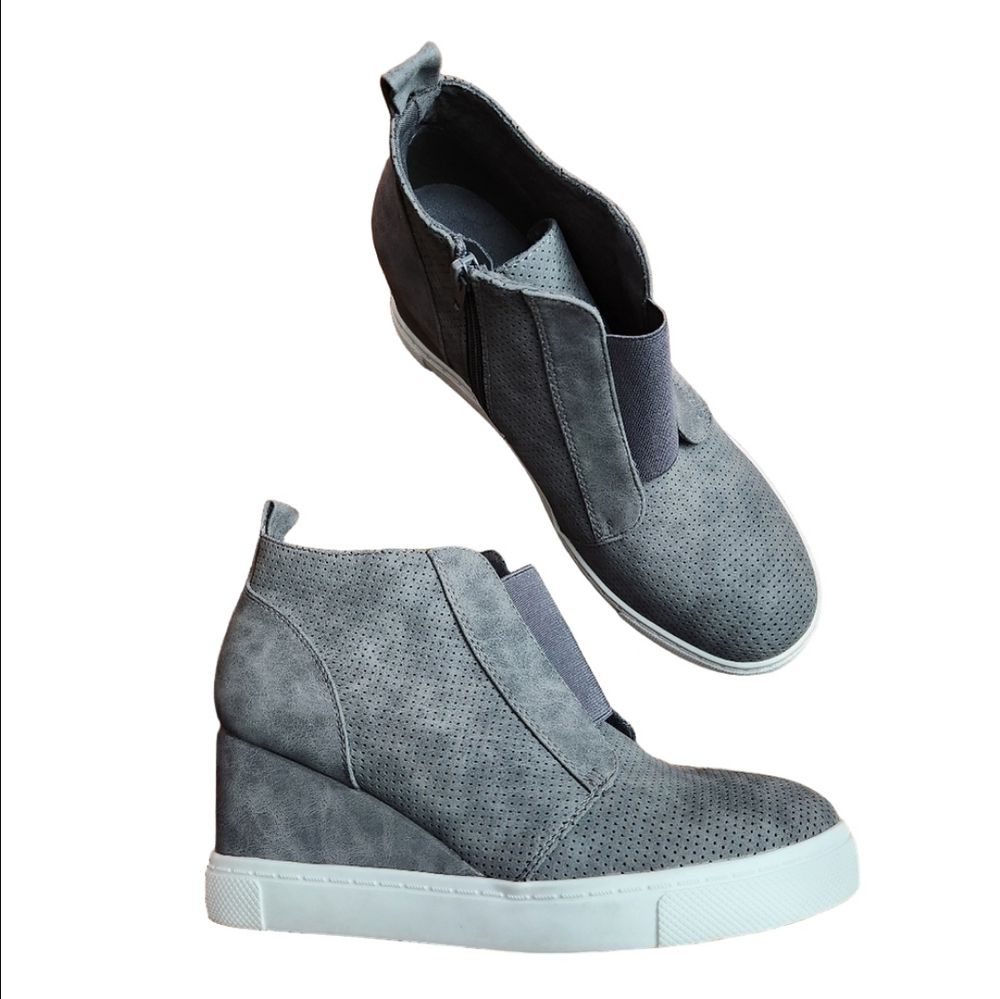 Women's gray Ankle Platform sneaker Booties  Size 9.5 like new Athletfit